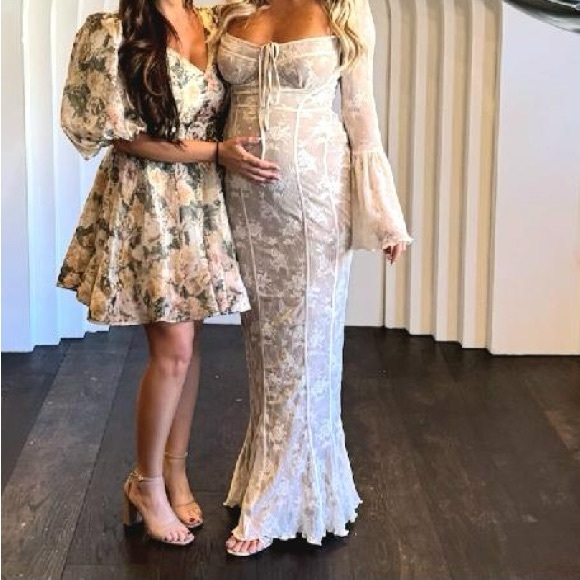 The prettiest dress EVER - Picture 3 of 6